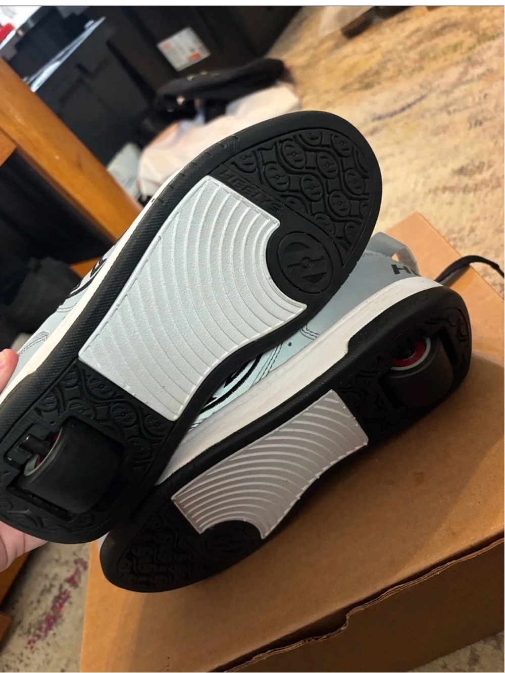 Heelys size 5 youth - Picture 2 of 6